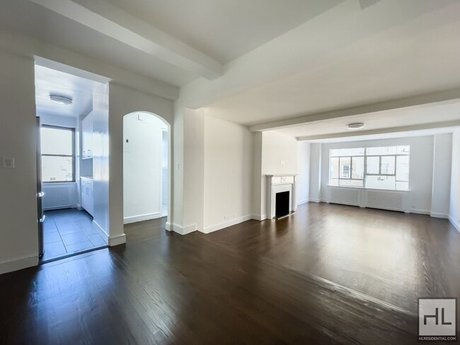 Building Photo - 20 5th Ave