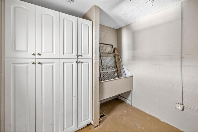 Building Photo - 14252 Trinity Rd