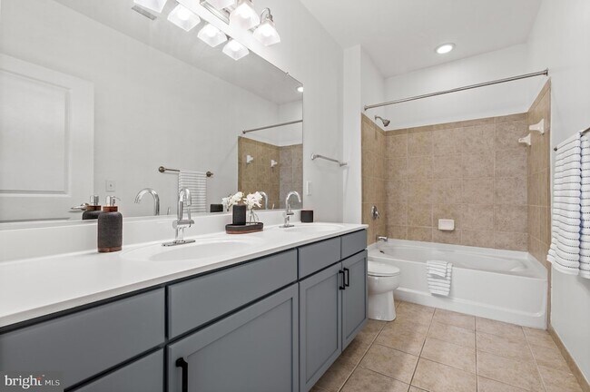 Building Photo - 1391 Pennsylvania Ave. SE