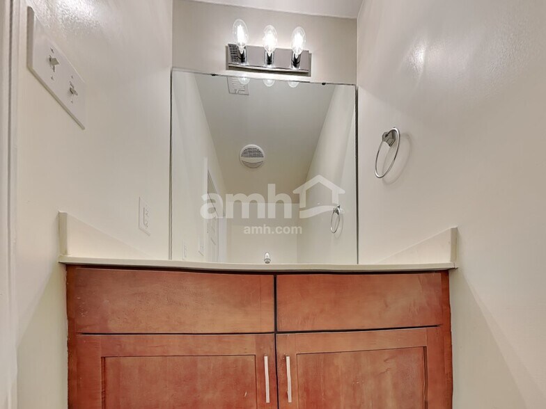 Building Photo - 103 Wolf Creek Ln