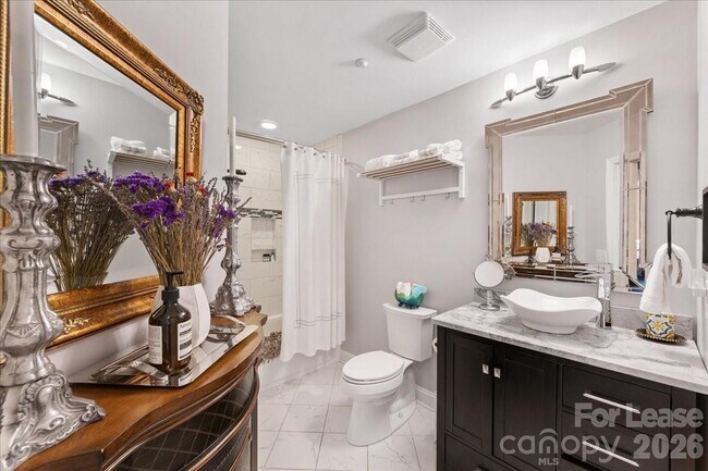 Building Photo - 401 N Church St