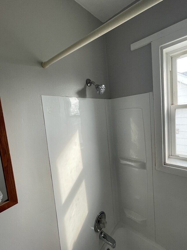 Building Photo - 1944 Shelby St