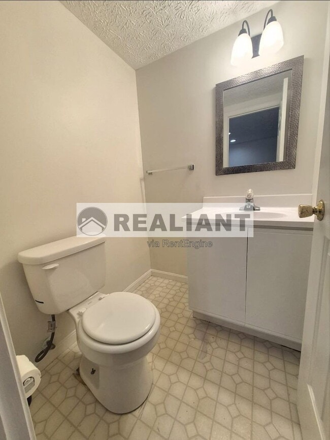 Building Photo - 4348 Beechgrove Dr