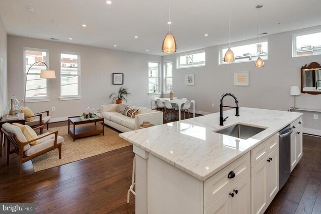 Building Photo - 3542 Warder St NW