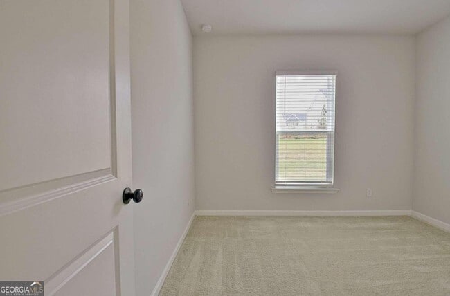 Building Photo - 504 Albertson Ave