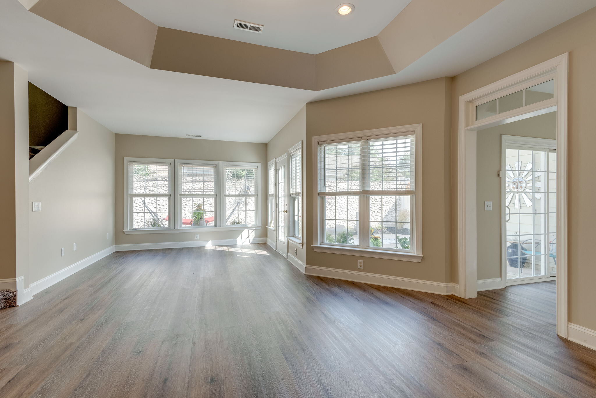 Breakfast, Living, or Reading Area - 618 Springlake Dr