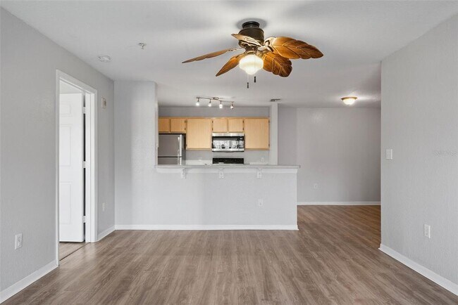 Building Photo - 5479 Vineland Rd