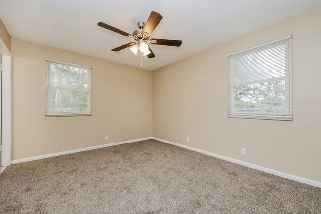 Building Photo - 1701 Village Ct