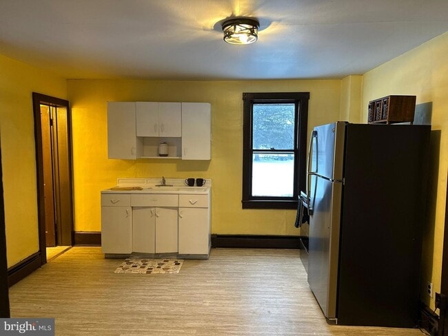 Building Photo - 11 Myers Rd