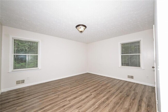 Building Photo - 2100 Whitebluff Way
