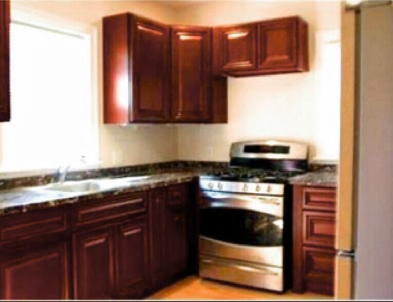 Kitchen - 9 Mattson Ave