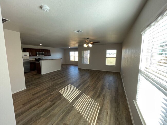 Building Photo - Secure Your Spot – 3 Bedroom, 2.5 Bath Home in Houston