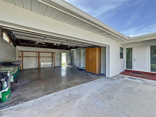 Building Photo - 205 Bimini Dr