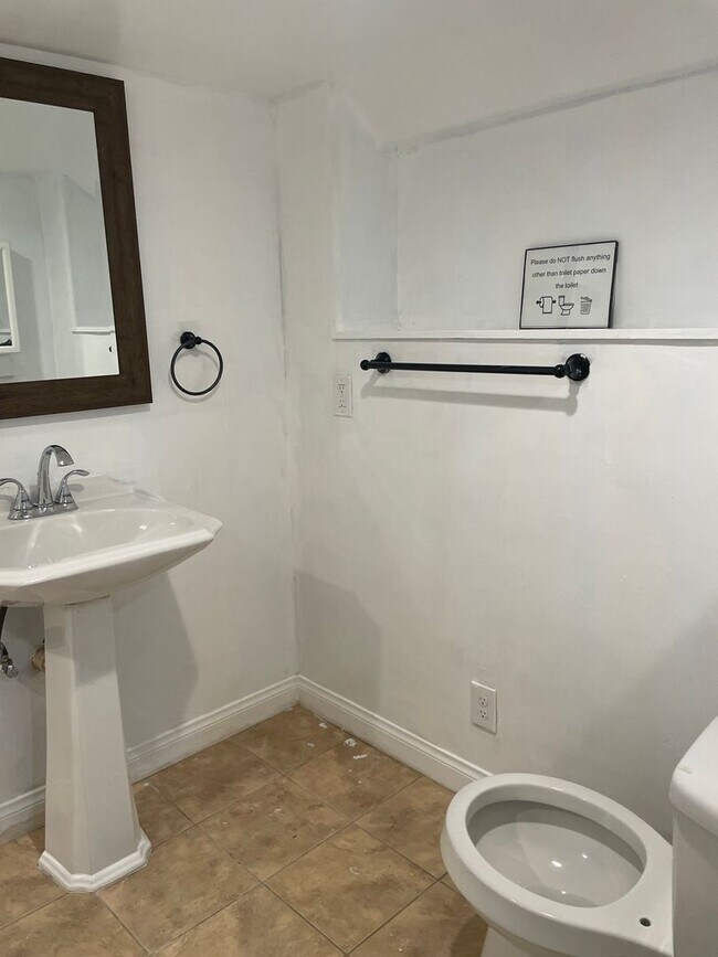 Building Photo - Minutes from Lake Arrowhead!