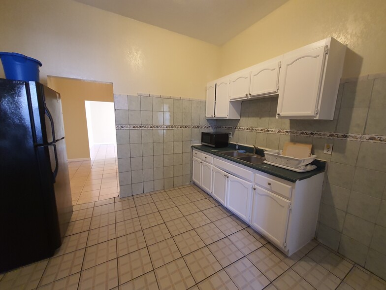 Kitchen - 4226 Wall St