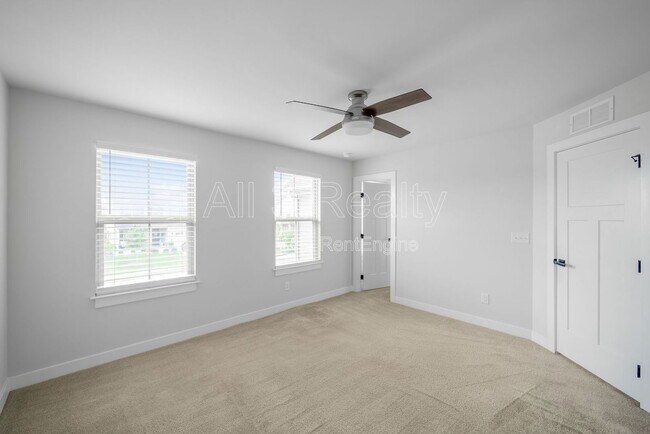 Building Photo - 533 Daffodil Ln