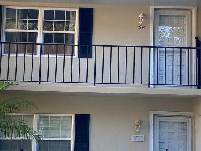 Building Photo - 800 Coquina Ln