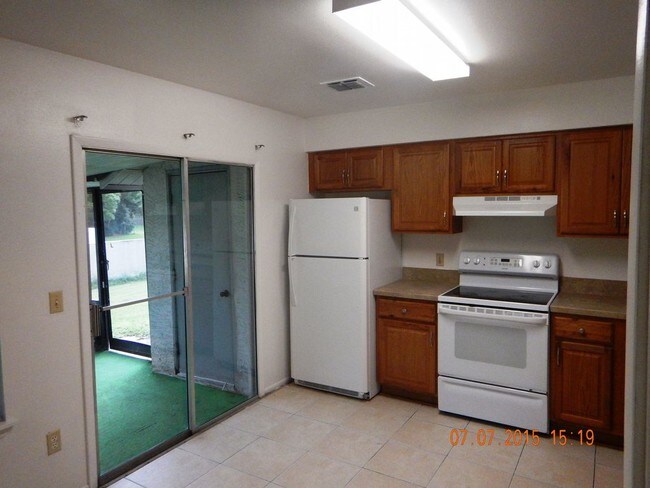 Building Photo - GREAT TOWNHOME/ CHELSEA SQUARE