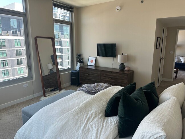 Building Photo - 1 Bedroom on the 16th Floor at Acqua Vista...