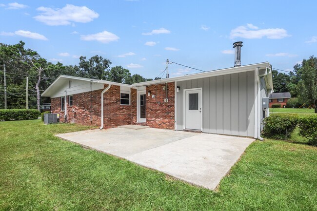 Building Photo - 2401 Jim Lee Rd
