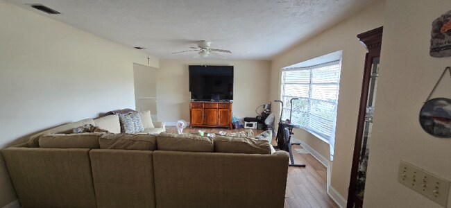 Building Photo - 7202 Bounty Dr