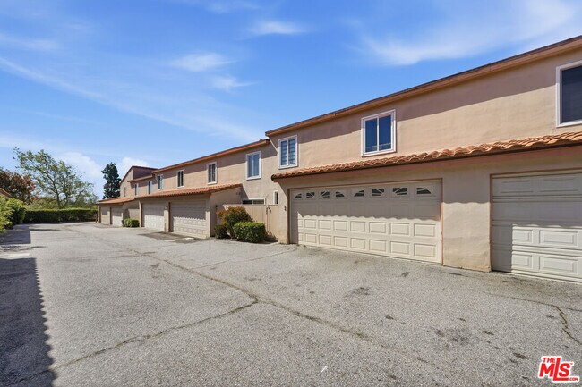 Building Photo - 3442 Del Amo Blvd
