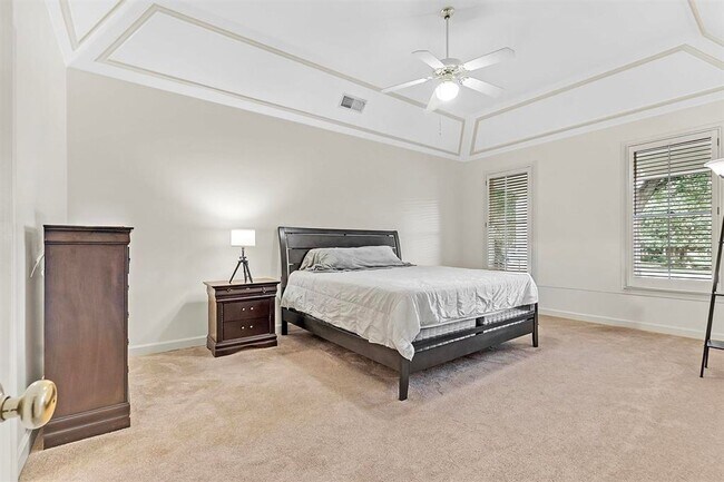 Building Photo - 7520 Crystal Lake Dr