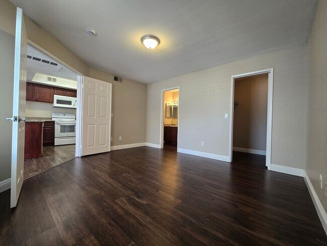 Building Photo - A Fabulous 2 Bedroom, 2 Bathroom condo at ...