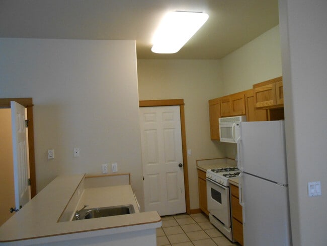 Building Photo - 1760 NE Lotus Dr
