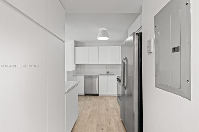 Building Photo - 5845 Collins Ave