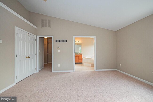 Building Photo - 22619 Upperville Heights Square