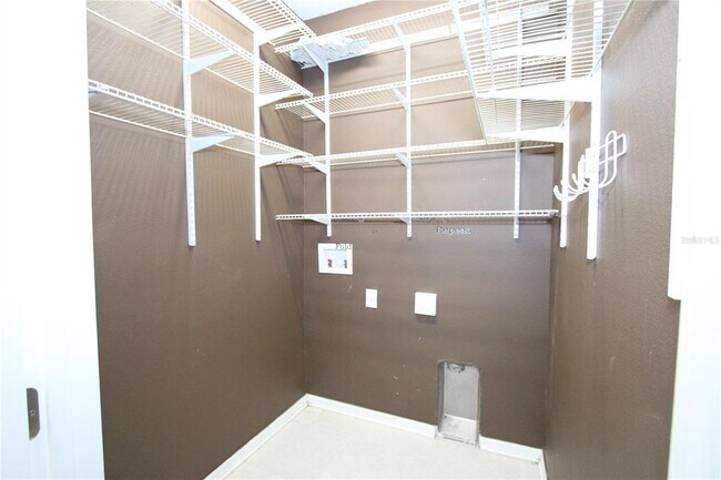 Building Photo - 2380 Sanderling St