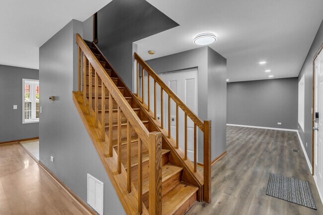 Building Photo - 2S601 River Oaks Dr