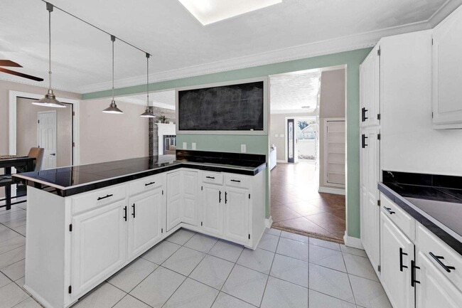 Building Photo - 2216 Calle De Pizzaro