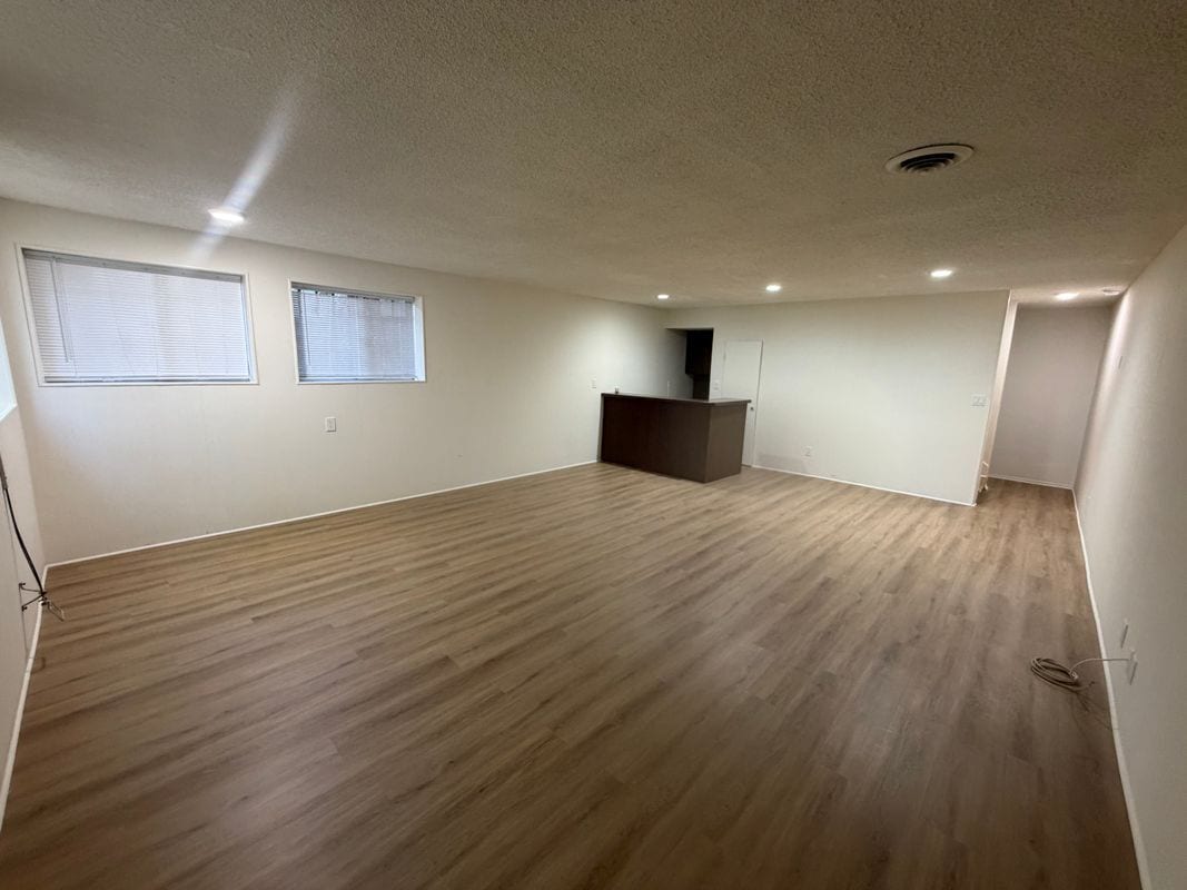 Building Photo - 433 S Palm Dr