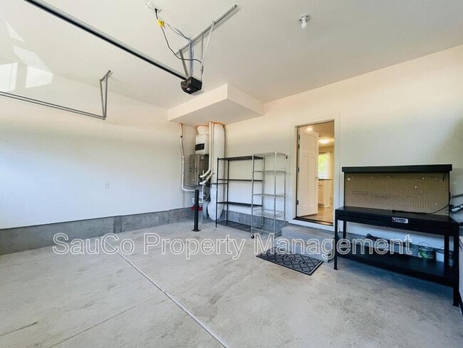 Building Photo - 6473 SE Genrosa St