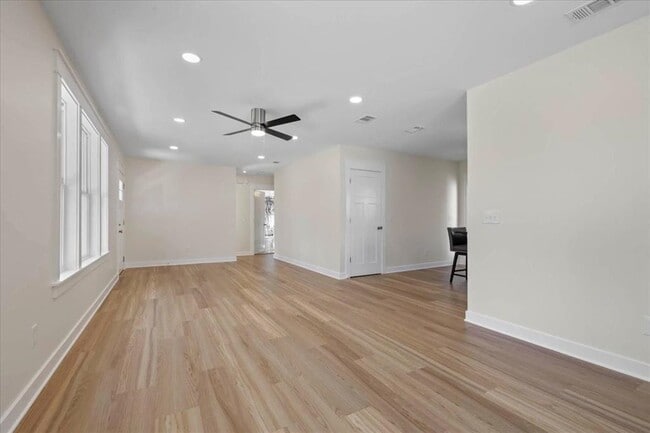 Building Photo - 1602 Carruthers St