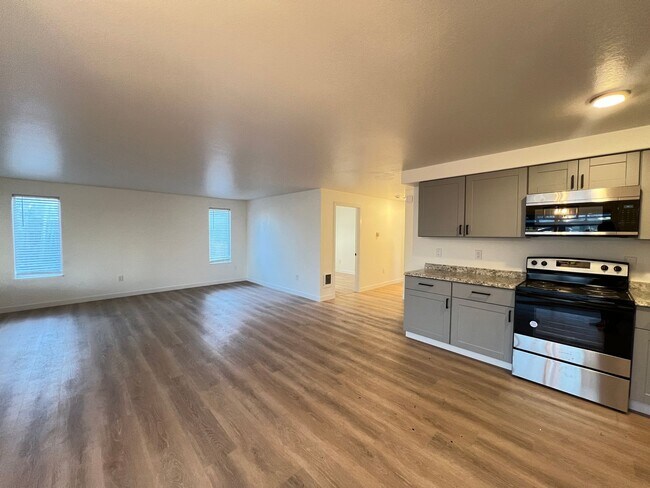 Building Photo - $500.00 OFF Move In Costs Special!