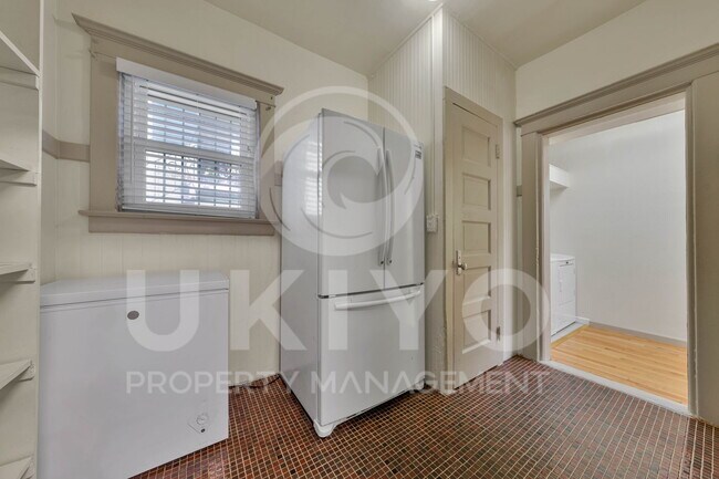 Building Photo - 3337 California St
