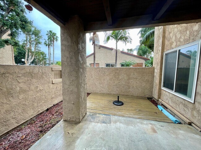 Building Photo - Beach-Close in Huntington Beach 1 Bedroom
