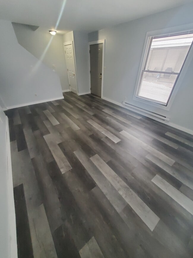 Building Photo - 426 18th Pl S