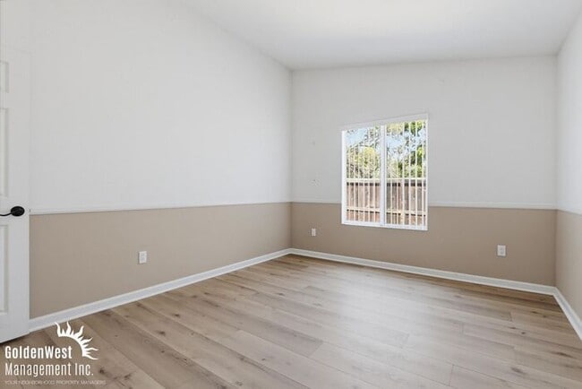 Building Photo - Charming 3Bdm 2Ba Home with Modern Updates and Private Outdoor Space in Gated Commnity!