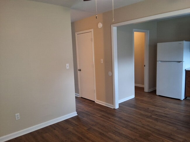 Building Photo - Cozy 2 Bed 1.5 Bath Duplex