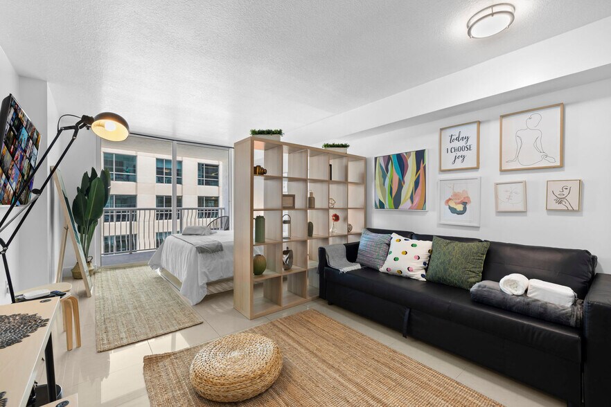 Primary Photo - 1 SE 12th St