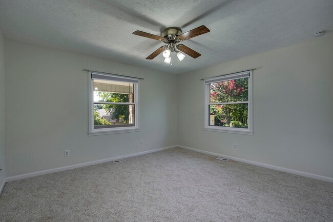 Building Photo - 201 Seminole Cir