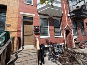 Building Photo - 347 E King St