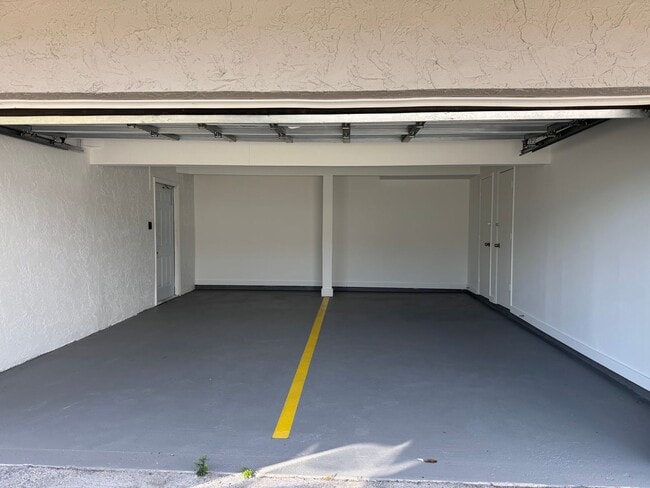 Building Photo - Now Leasing: 2-Bedroom Home with Garage & ...