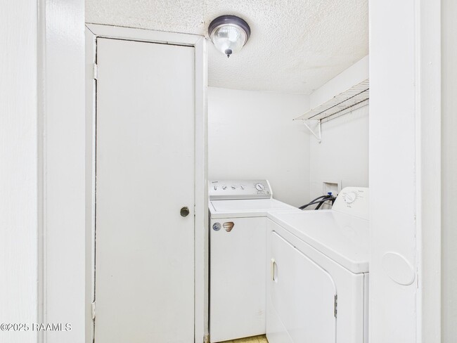 Building Photo - 506 Fox Run Ave