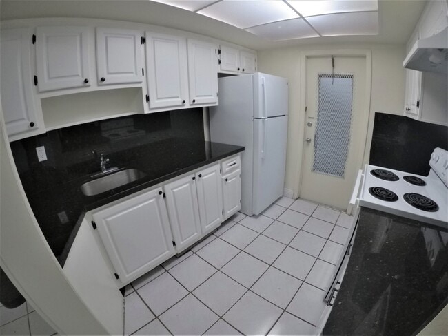 Renovated kitchen - 9390 E Bay Harbor Dr