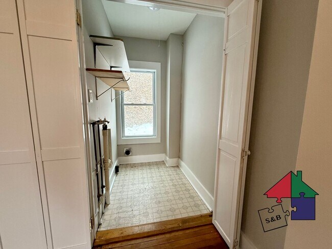 Building Photo - 32 Hall St